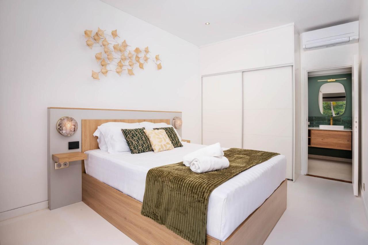 Cook'S Bay Hotel & Suites Paopao エクステリア 写真