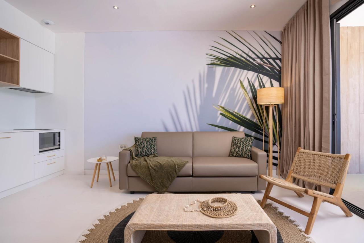 Cook'S Bay Hotel & Suites Paopao エクステリア 写真