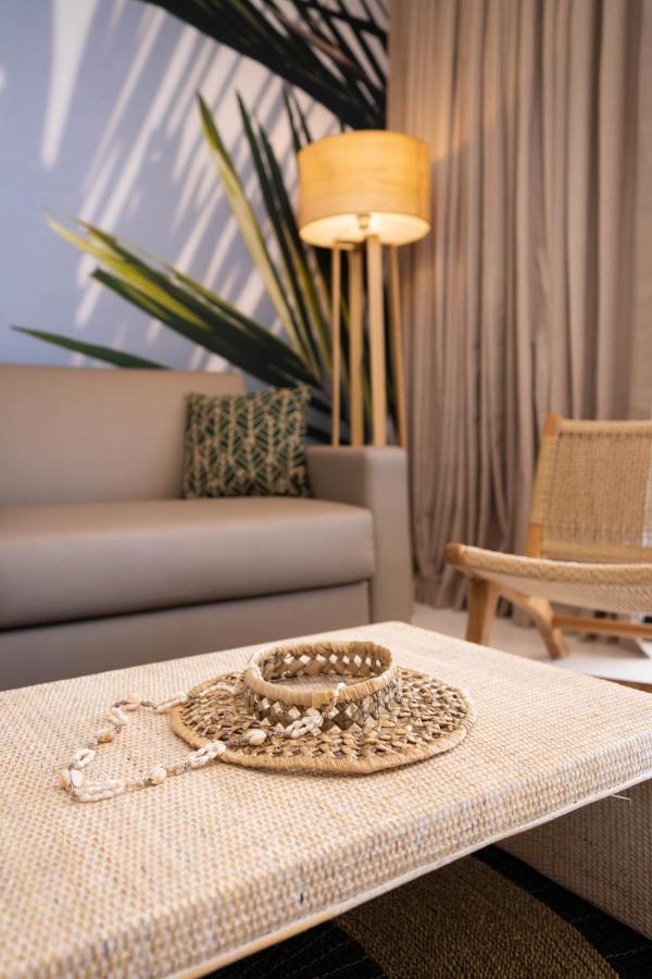 Cook'S Bay Hotel & Suites Paopao エクステリア 写真