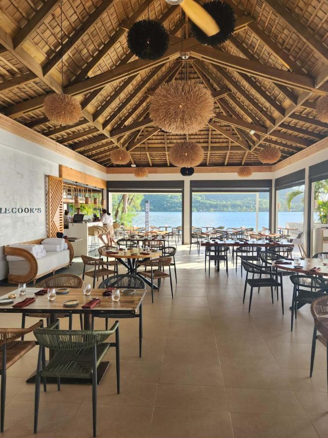 Cook'S Bay Hotel & Suites Paopao エクステリア 写真