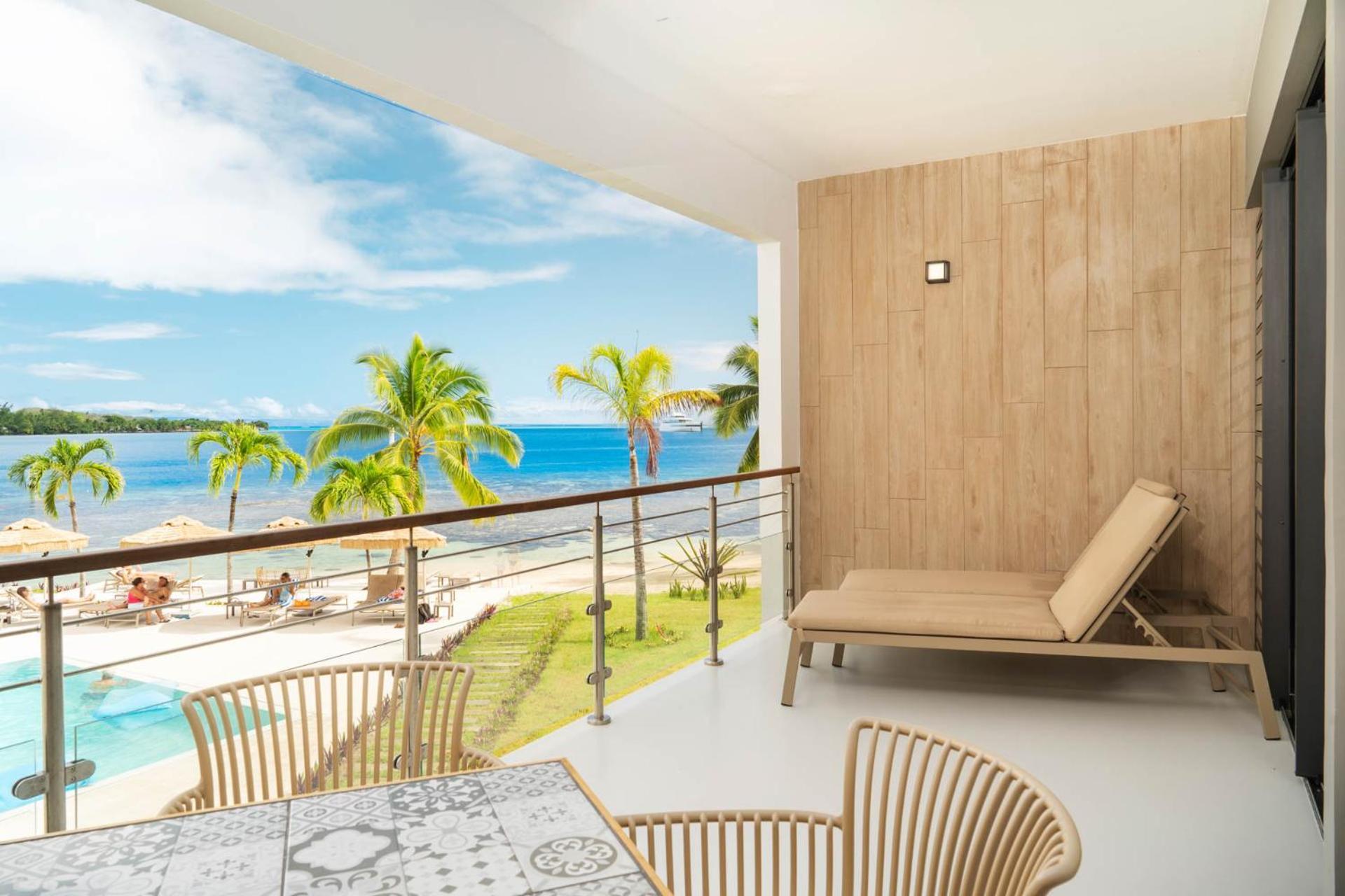 Cook'S Bay Hotel & Suites Paopao エクステリア 写真