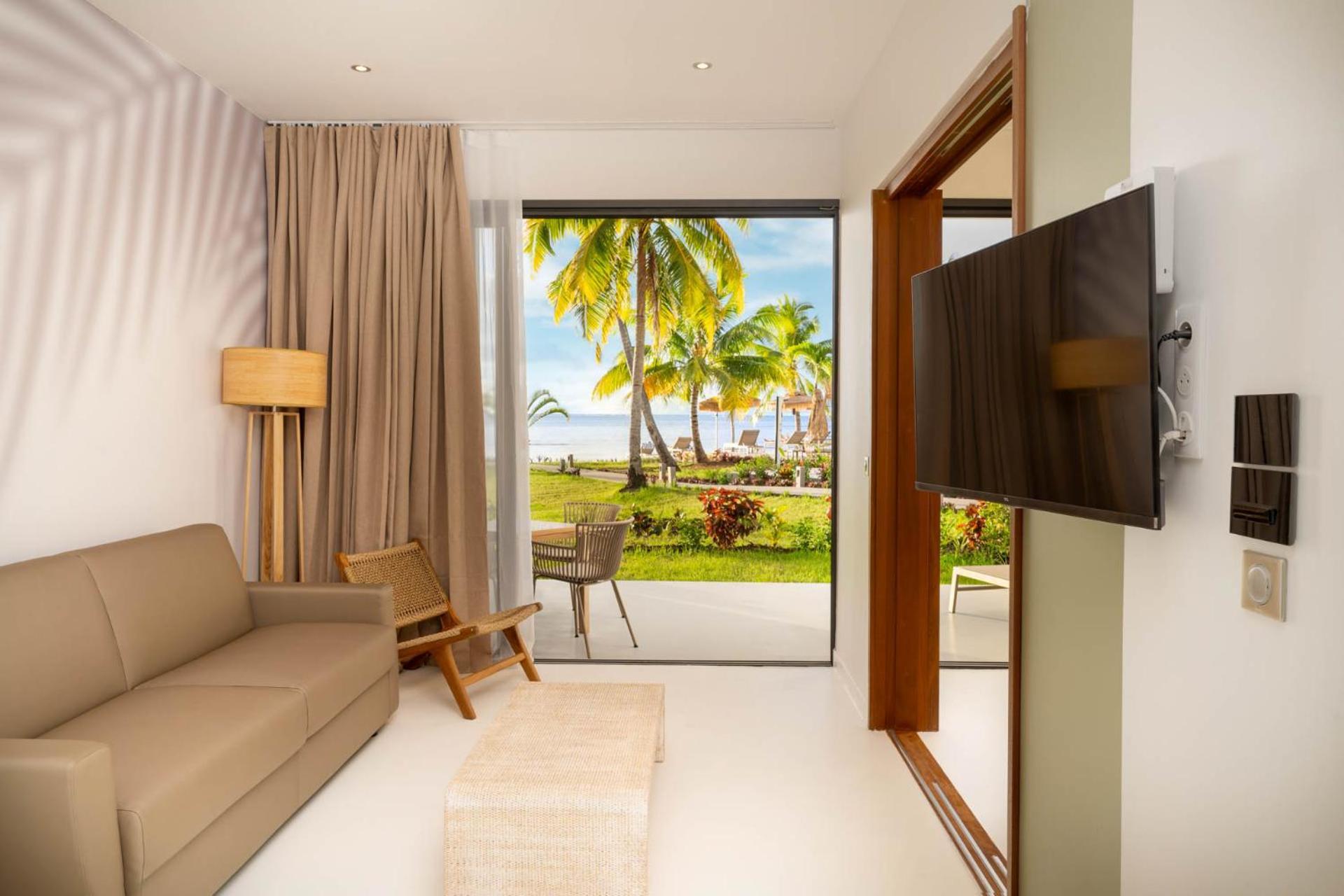Cook'S Bay Hotel & Suites Paopao エクステリア 写真