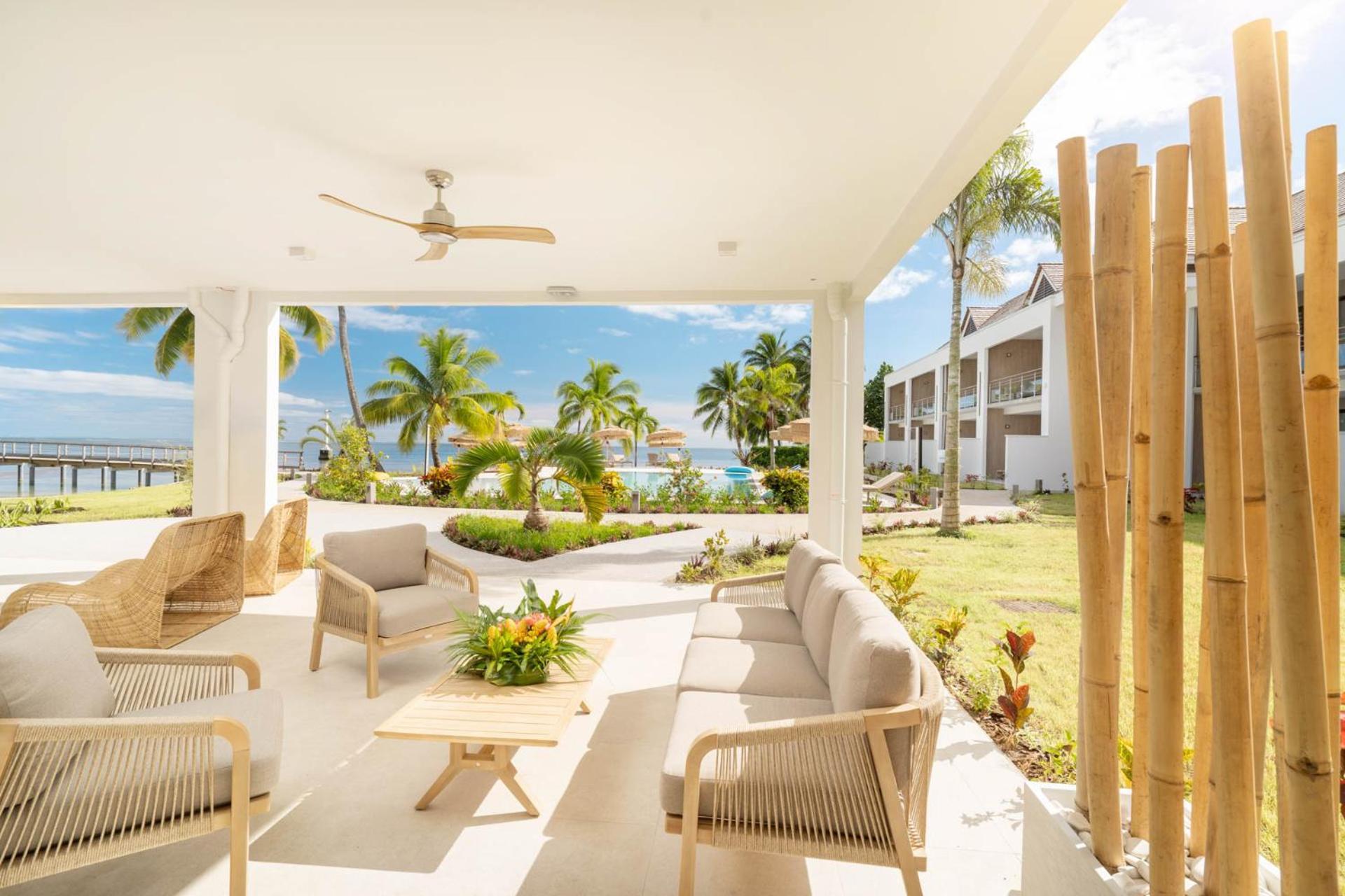 Cook'S Bay Hotel & Suites Paopao エクステリア 写真