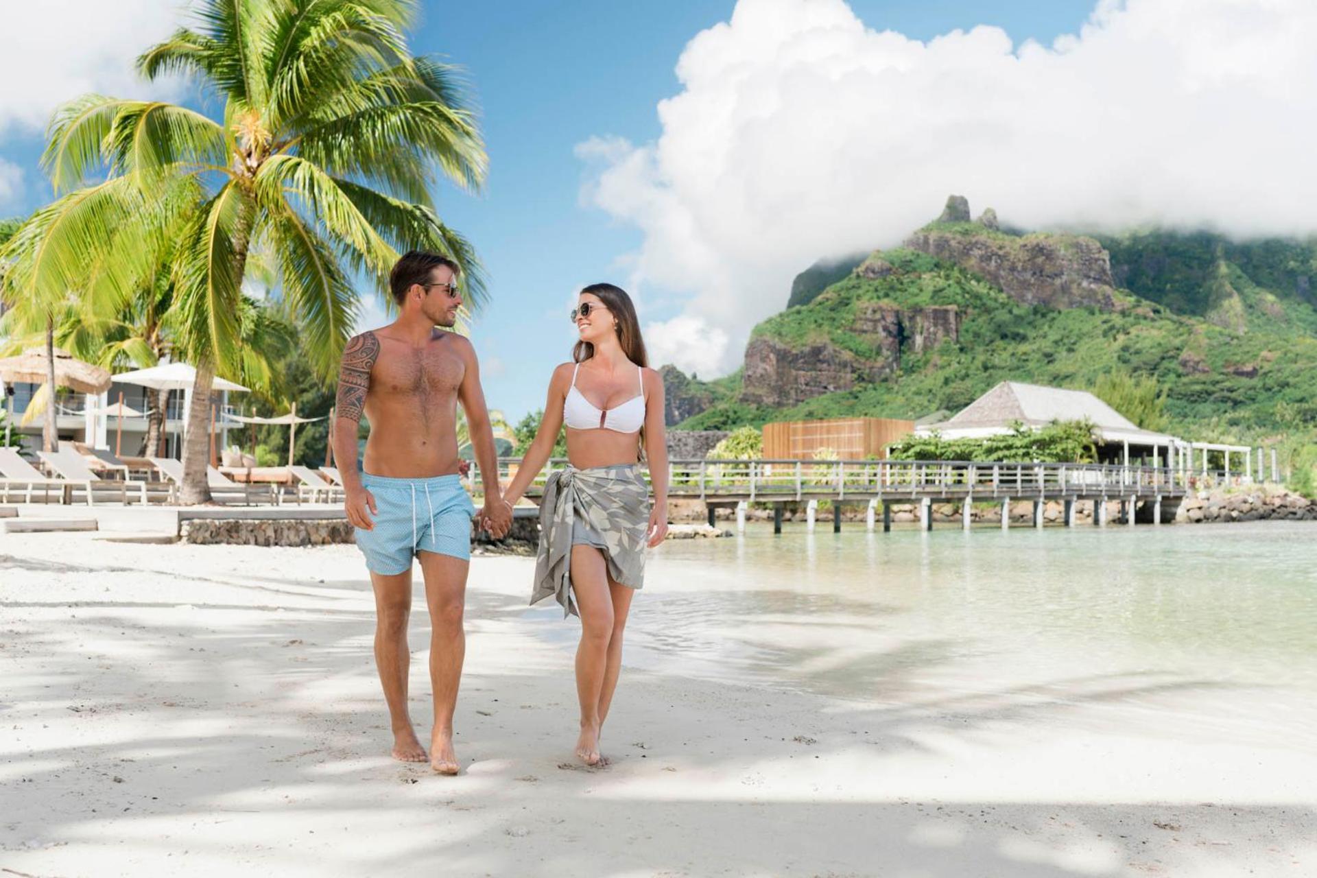 Cook'S Bay Hotel & Suites Paopao エクステリア 写真