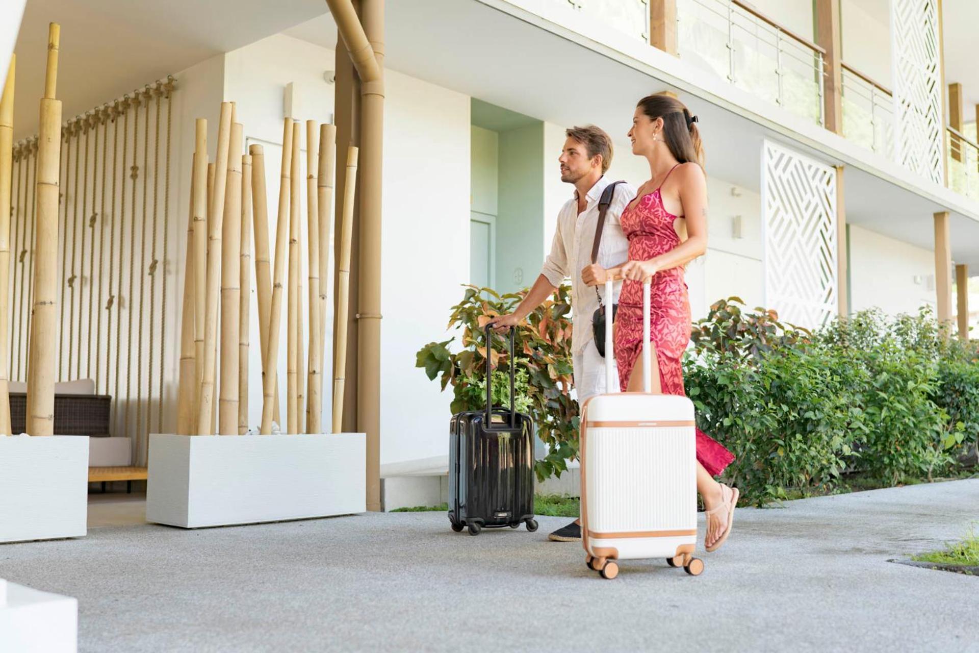 Cook'S Bay Hotel & Suites Paopao エクステリア 写真
